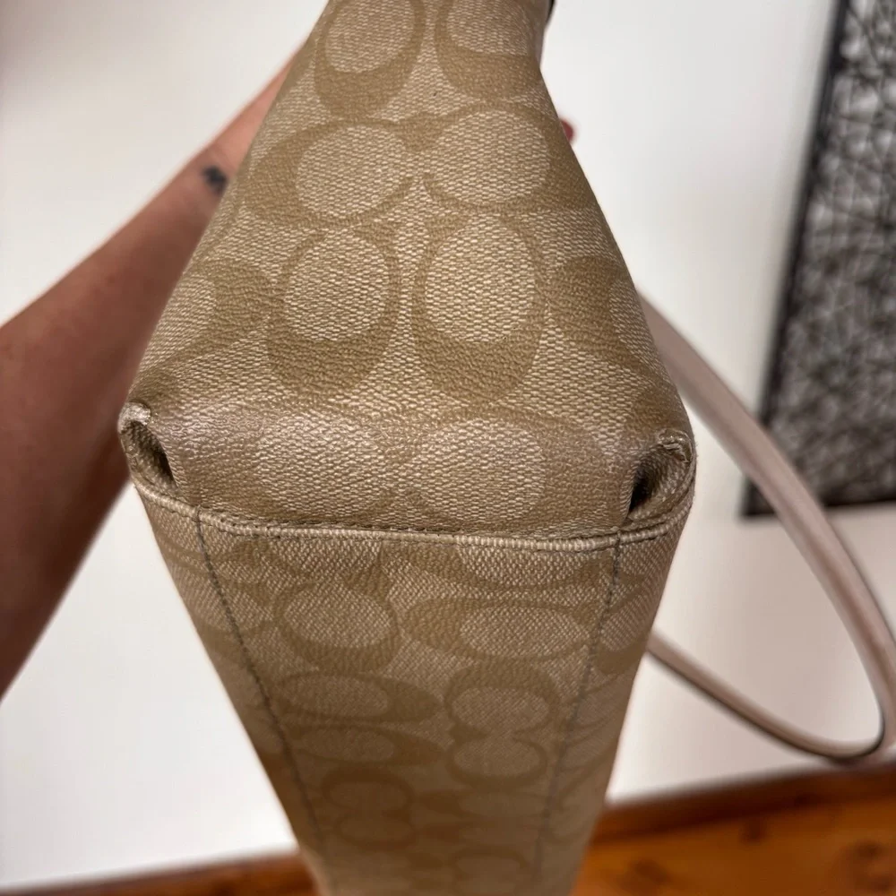 COACH Signature Stripe Gallery Tote F25996 Beige White Canvas Shoulder Bag